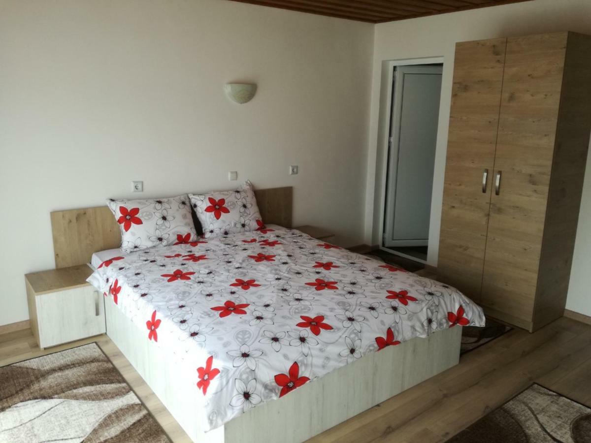 Къща Генчеви Hotel Sarnitsa Exterior photo